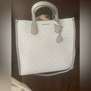 New Michael Kors tote. Perfect for work.Flash sale!! 2 hr only!!!